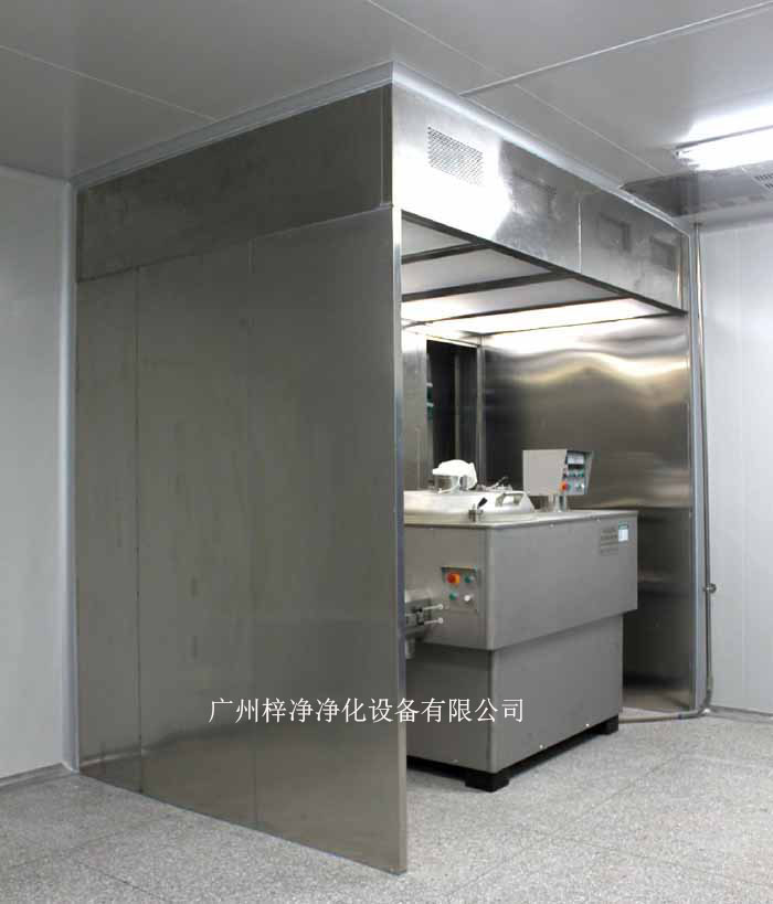 負壓稱量室由蜂鳴器、風速傳感器、PAO注入口、DOP檢測口、中效壓差表、初效壓差表、高效壓差表、集中控制屏、防塵插座、回風網(wǎng)孔板、排風網(wǎng)孔、啟動按鈕、急停、風機箱、風機、初效過濾器、液槽高效過濾器、照明燈具、均流膜、無隔板高效過濾器幾大部件組成的。