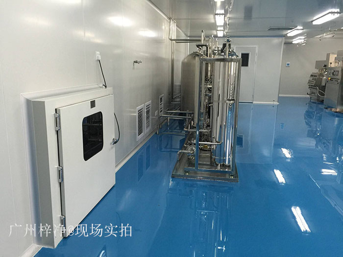 百級無塵車間配備FFU、高效送風(fēng)口、高效過濾器（HEPA）、空氣處理機組（AHU）傳遞窗等凈化設(shè)備，確保車間空氣質(zhì)量。